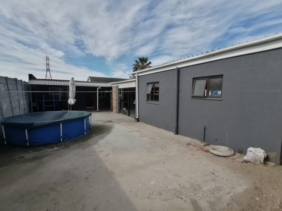 5 Bedroom Property for Sale in Lotus River Western Cape